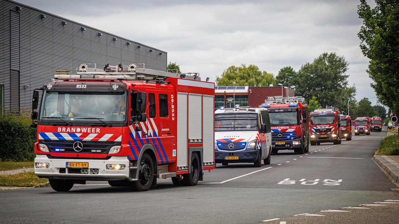 Optocht Brandweerdag 2025: heel veel sirenes (Almere)
