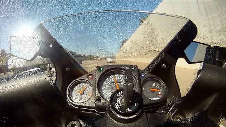 2009 Kawasaki Ninja 250R 0-60 Freeway merging acceleration and top speed