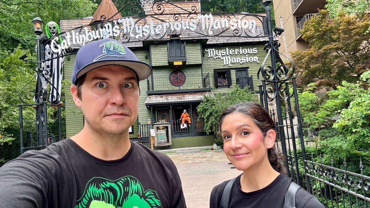 Inside Gatlinburg’s Mysterious Mansion Haunted House - Tour Of Tennessee’s Oldest Haunt Attraction