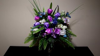 How to Arrange Artificial Tulips in a Cemetery Vase