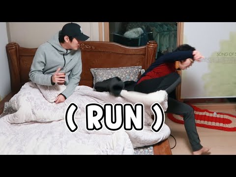 My Mom&amp;#39;s Reaction When I Pretend to Prank on her And Do Nothing! // 엄마한테 몰카하는 척하면서 아무 것도 안해보기