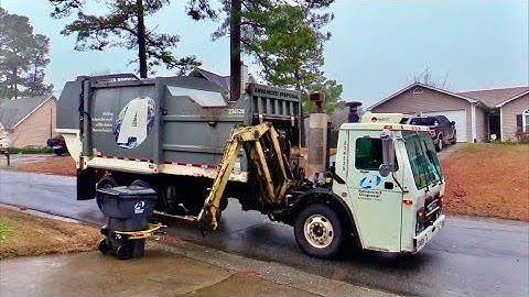 Mack LEU EZ-Pack ASL Garbage Truck~The “Ezthon!”