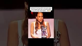 Fiona Apple calls out the fake world of woke music machine at the 1997 VMA’s…