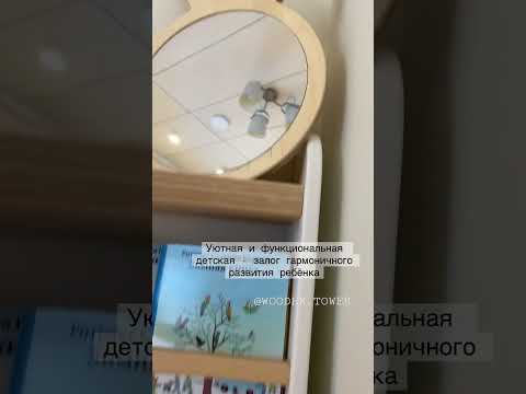 Настенная полочка-витрина в