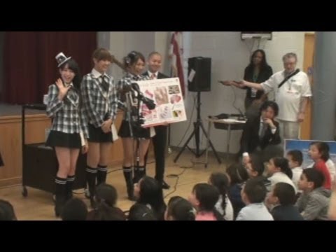 ＡＫＢ「元気」伝える  ワシントンで小学生と交流