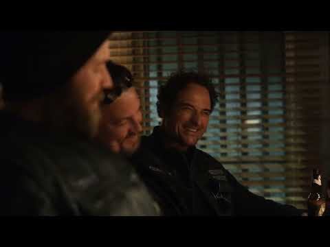 Sons of Anarchy | 1x01 | Table Gathering for The First Time | 1080p