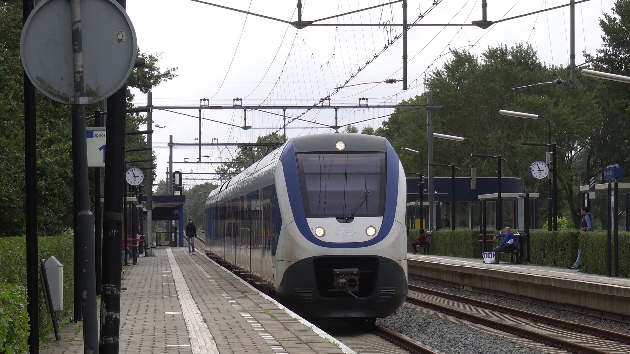 NS SLT halteert op station Koog aan de Zaan - YouTube