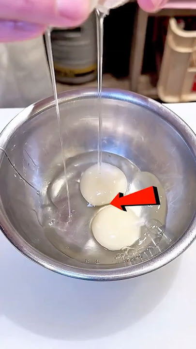 Eggs With White Yolk?! 😳