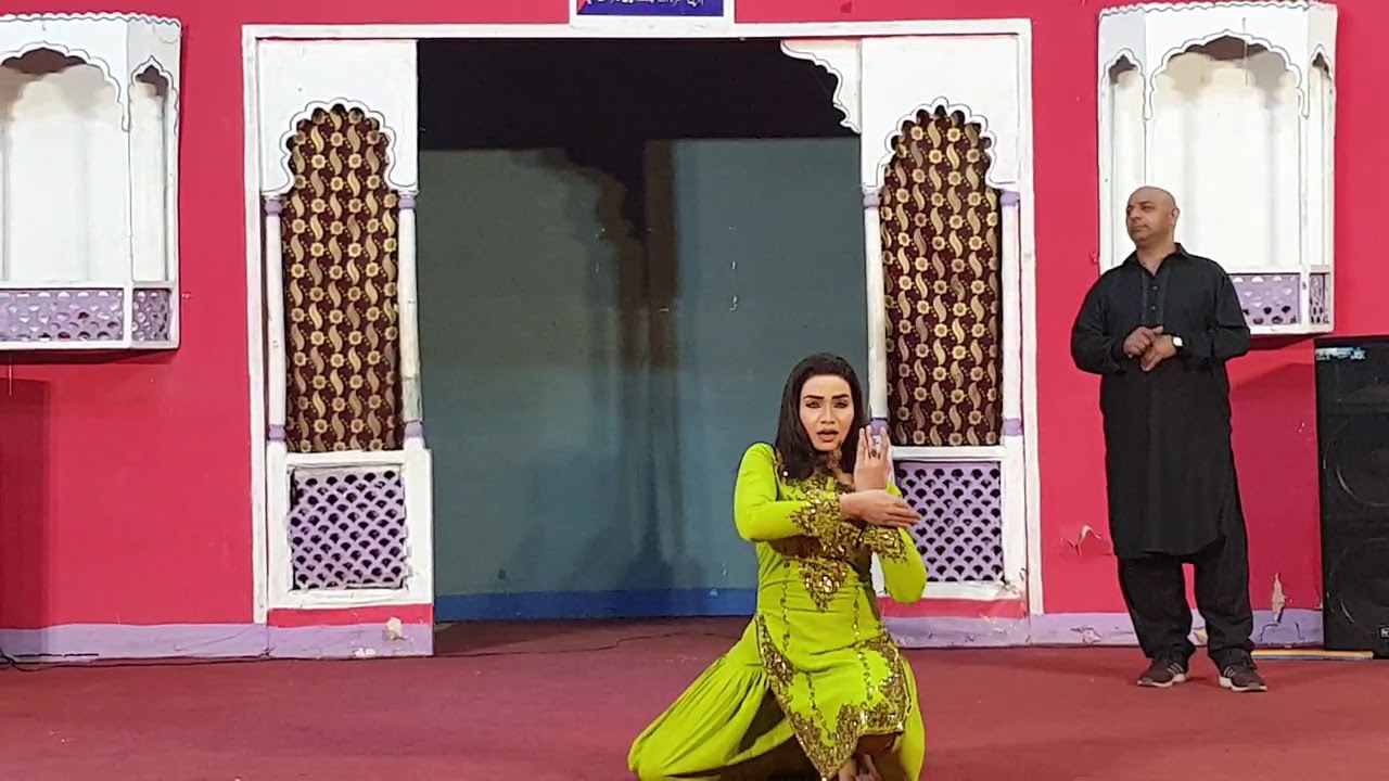 Billo Rani great performance live from Lahore - YouTube