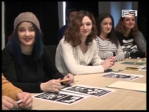 ქაღალდის ჭრის ხელოვნება იაპონელმა მხატვარმა ბათუმელ სტუდენტებს გააცნო