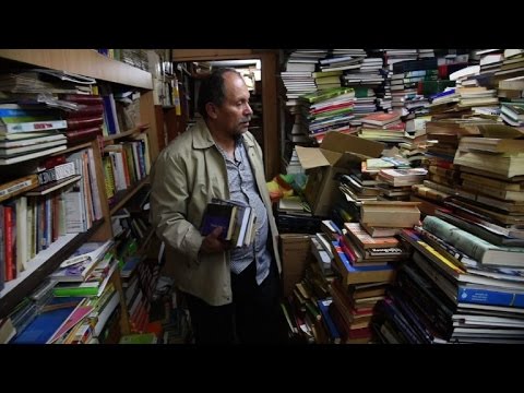 Colombian dustman forms library from discarded books