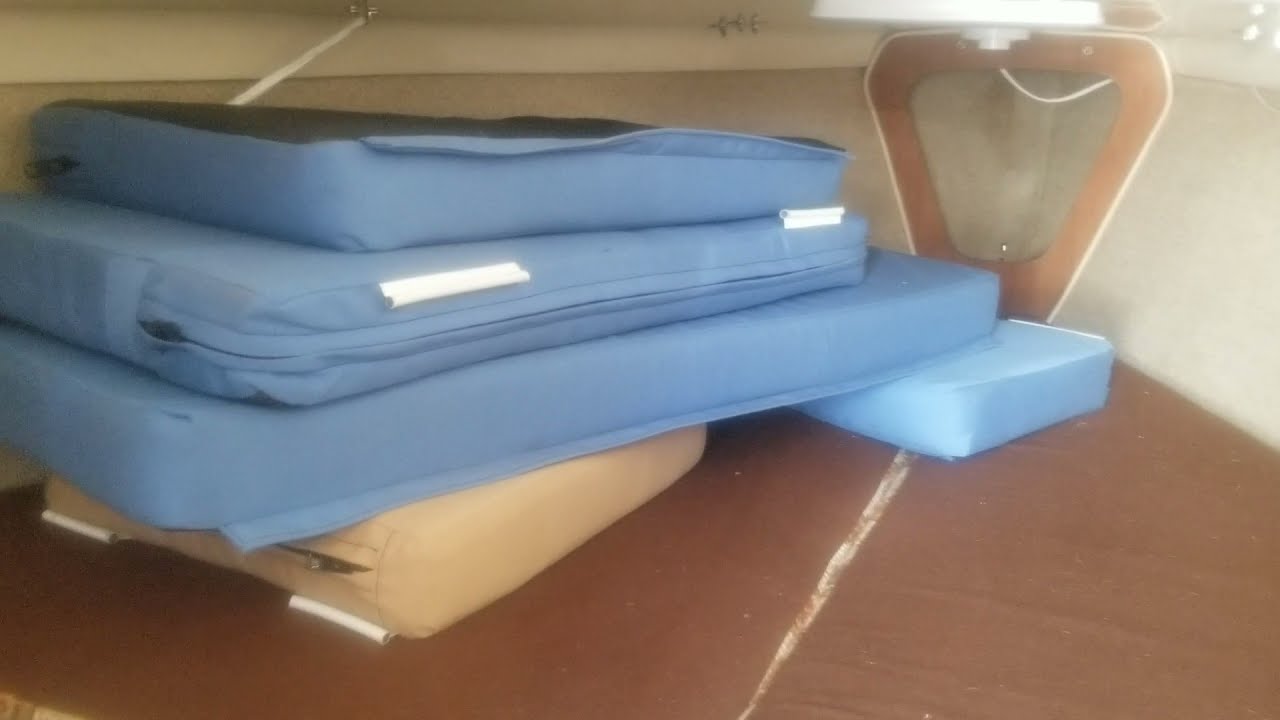 22' O'Day interior walk around