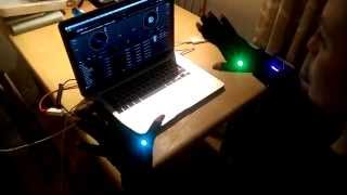 Scratching with mi.mu Gloves
Chagall van den Berg scratching using the mi.mu gloves Scratching with mi.mu Gloves