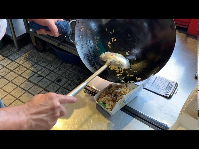 [ 逢甲夜市 ] 逢甲學生推薦！【鐵人炒飯】 縮圖