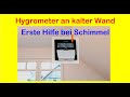 Hygrometer an kalter Raumecke. Erste Hilfe für Wohnungsnutzer bei einem Schimmelproblem.