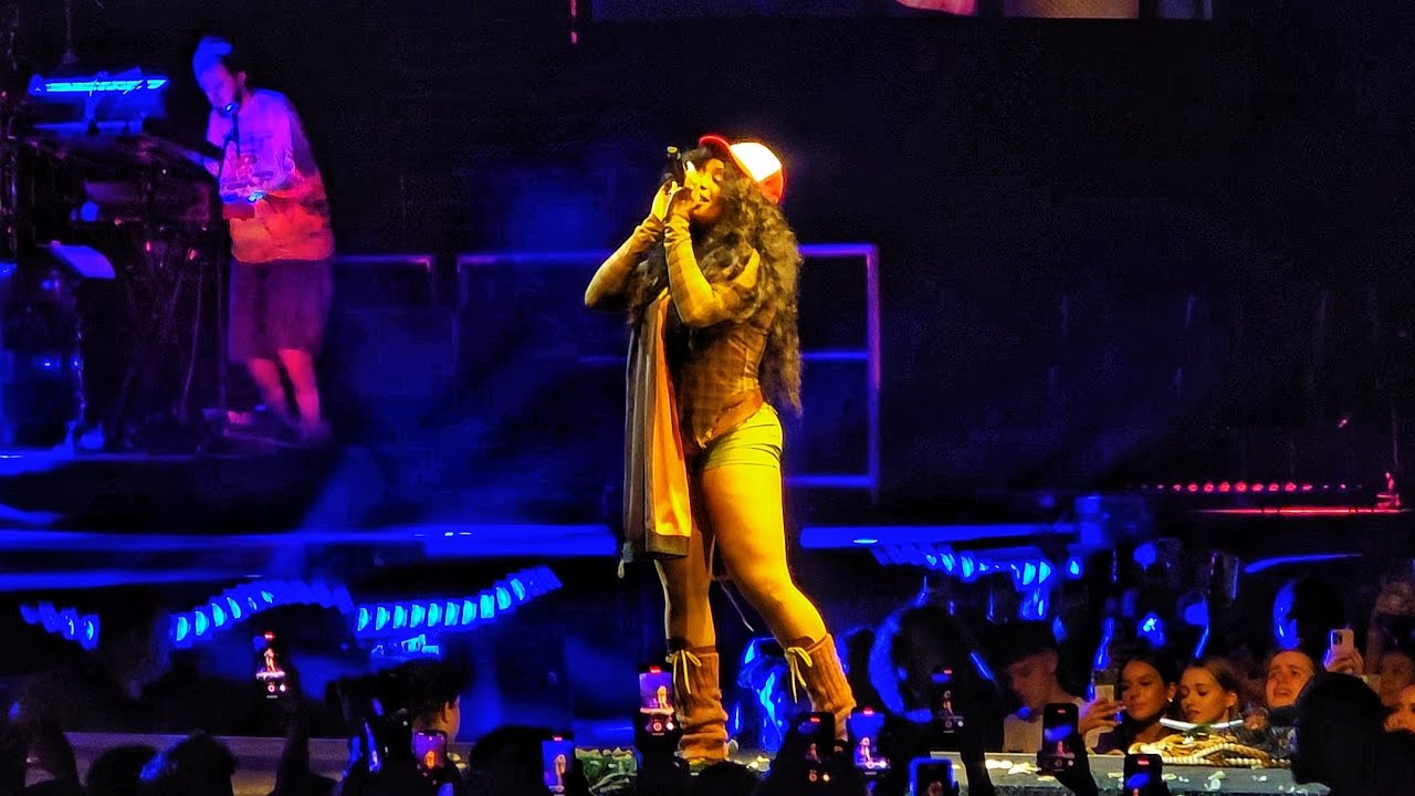 SZA - 2AM (live) | SOS Tour in Brisbane 2024 4k fancam