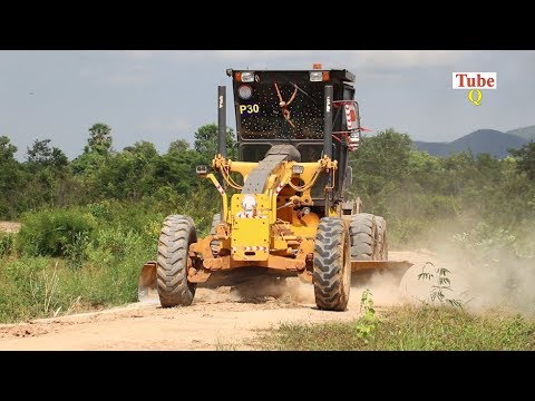 motor-grader-grading-road---volvo-g730-motor-grader