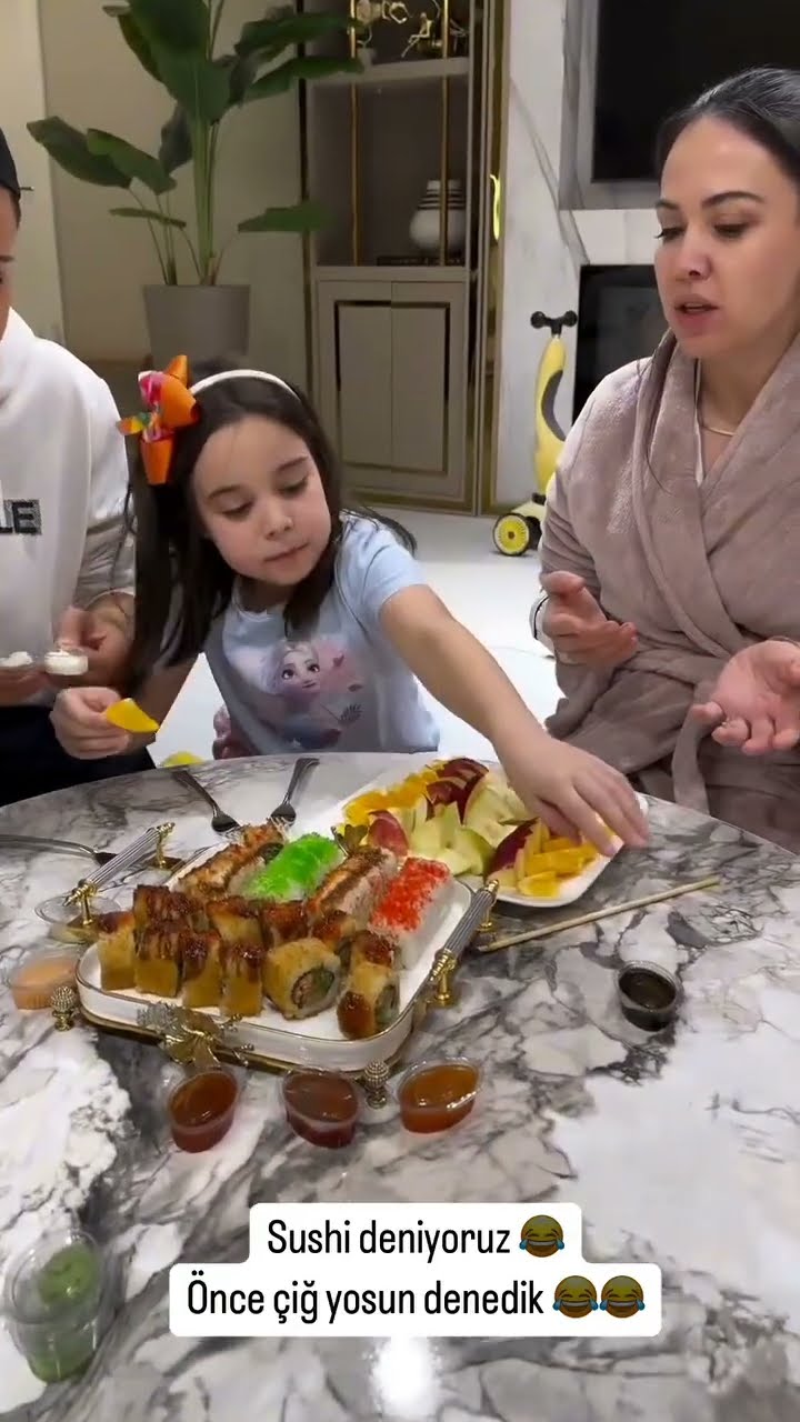 Sushi deniyoruz önce çiğ yosun denedik ??