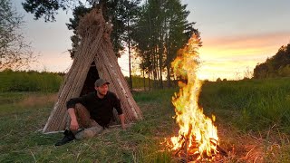 Building a reed survival shelter | Bushcraft & Campfire grilled snails, Catch and cook