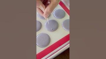 Trouble Bubbles #macarons #frenchmacaron #process #shell #fyp #followformore #bubble #popping #short