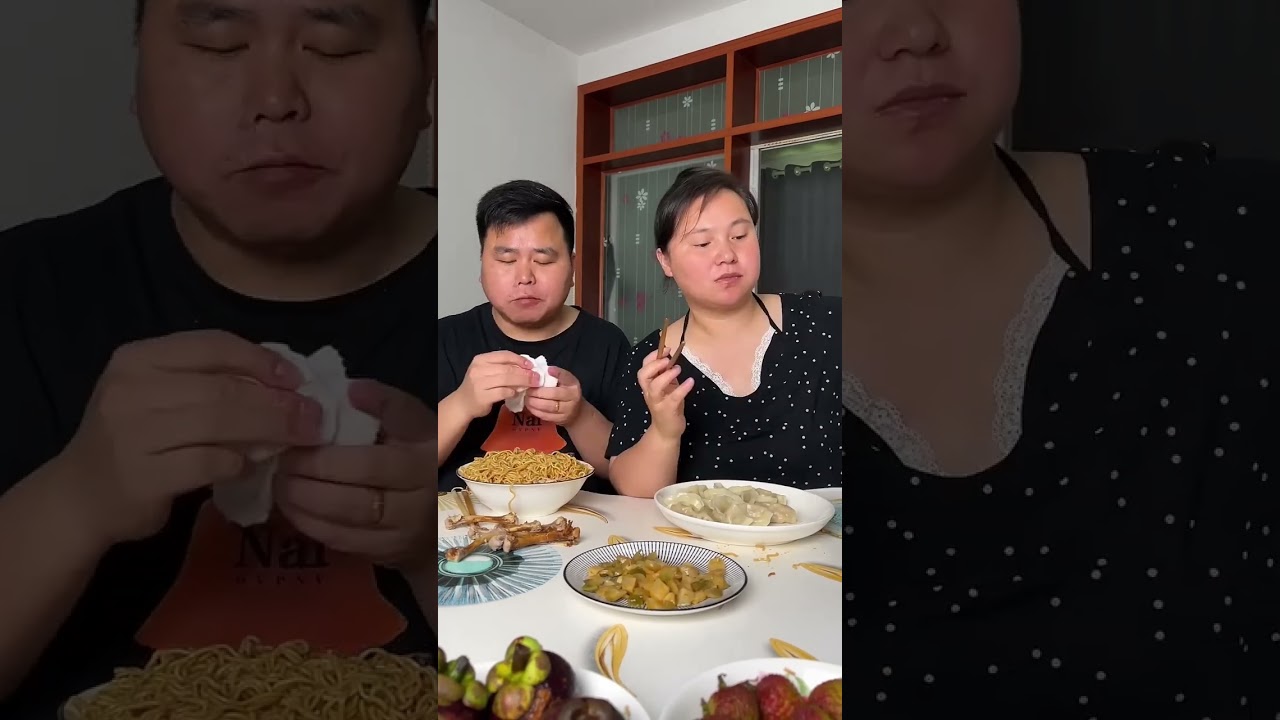 My stupid husband wanted to eat the chicken drumstick alone, so I let him only chew the bones