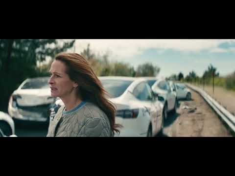 Julia Roberts,  Dünyayı Ardında Bırak'da çılgın Tesla Model 3'ler tarafından kovalanır