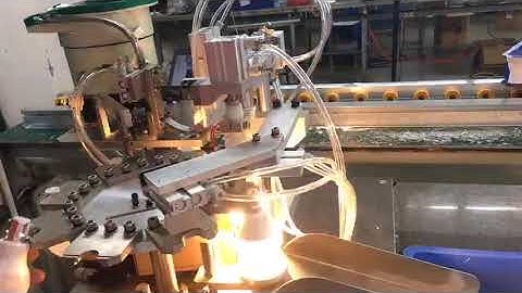 Lamp cap B22 riveting machine