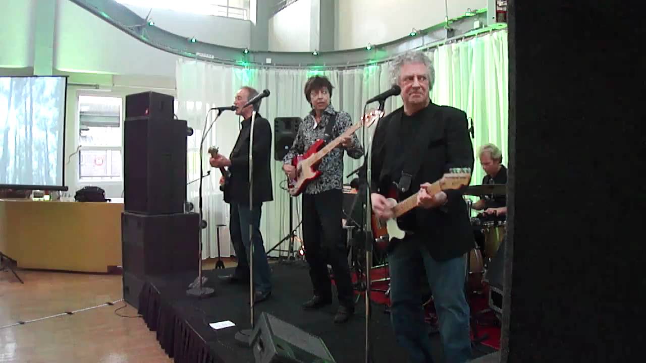 The Clarks spelen Shake, Rattle and Roll