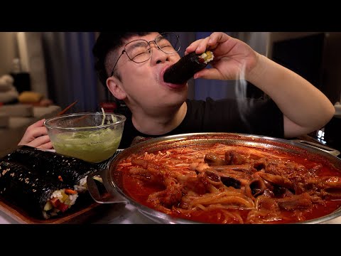 ASMR Mukbang 먹방창배 통김밥에 매운국물닭발 오이냉국 완벽조합 대박 레전드 먹방 Spicy <strong>dakbal</strong> mukbang Legend koreanfood eatingshow