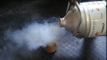 Cosa succede se si tocca l'azoto liquido?