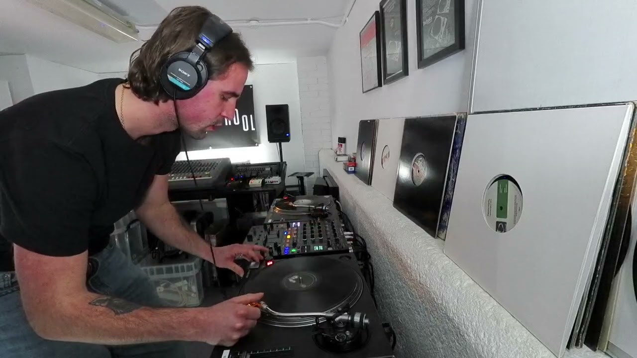 Grooveschool x OOZ | Laurence – Live from The ArcHive