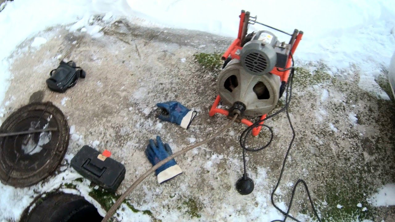 А мне нравится. Устранение засора канализации электромеханикой. - YouTube