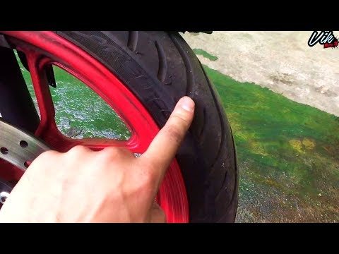 Video: ¿Qué haces si patinas en una carretera mojada?