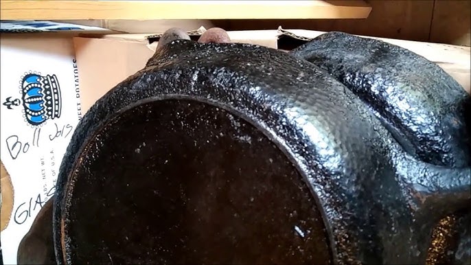 After the lye bath I placed my cast iron in a vinegar bath to knock off the  rust and came out to this. : r/castiron