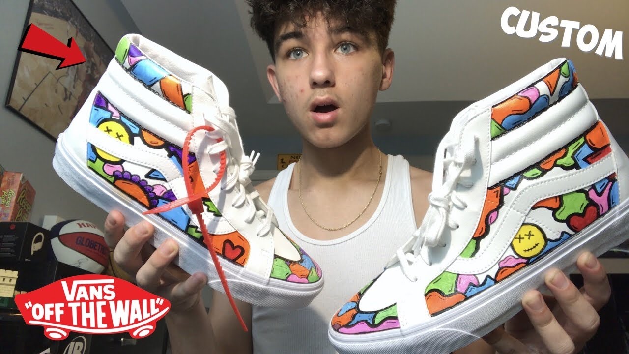 Customizing a pair of white vans with sharpie (satisfying) - YouTube