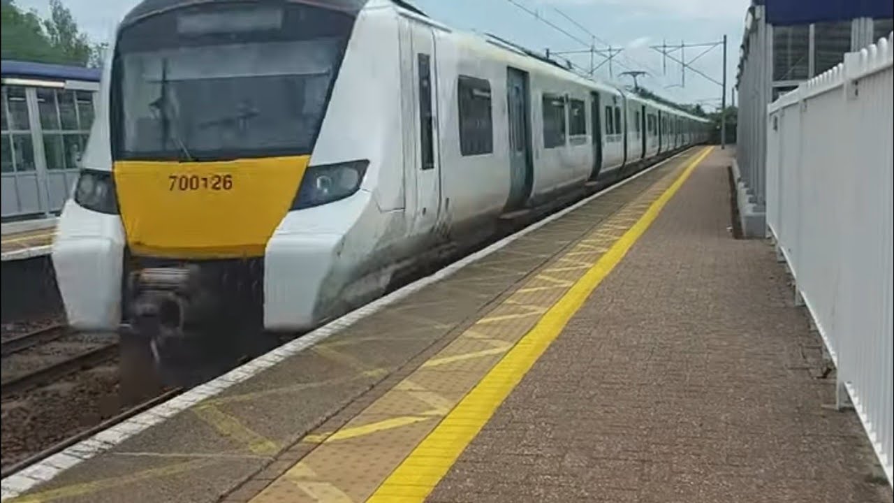Class 700 Thameslink Horn/tone at Knebworth