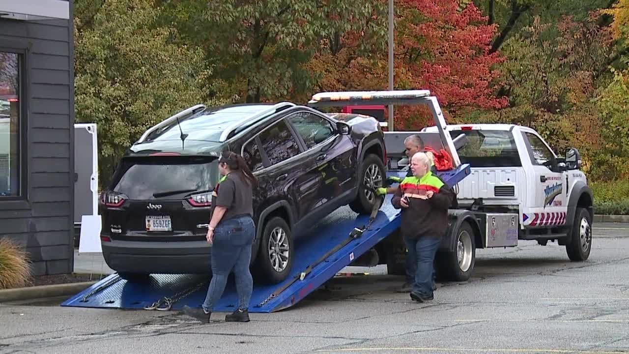 Vehicle crashes through Burger King in Niles YouTube