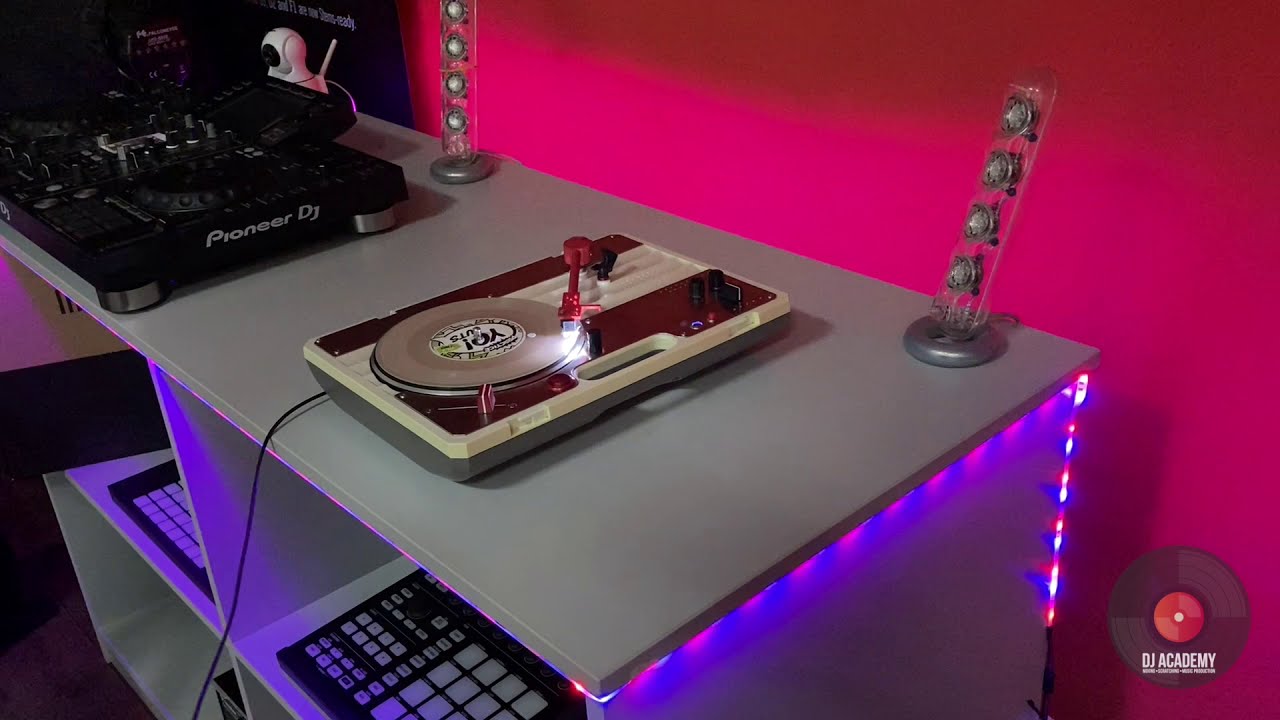 Portablism. Scratching on custom Vestax HandyTrax