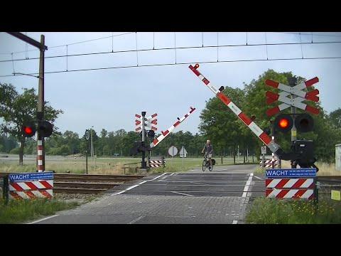 Spoorwegovergang Staphorst // Dutch railroad crossing