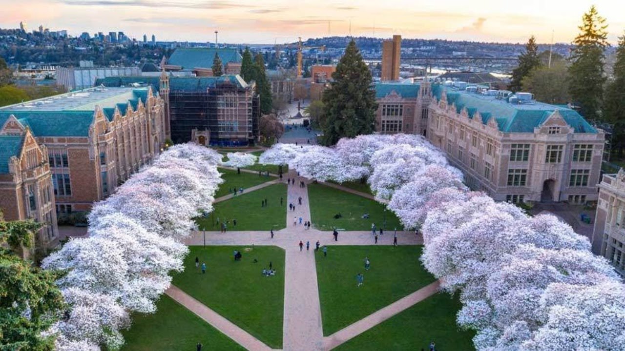 TOP 10 Most Beautiful College Campuses in The World