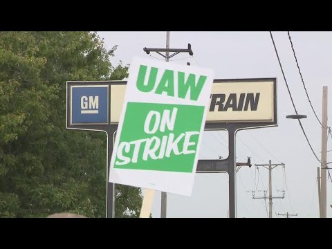 UAW Local Leaders: Automaker Pact or Strike?