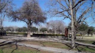 Checking out a few things to do in riverside park victoria, tx. shot
feb 11, 2011.