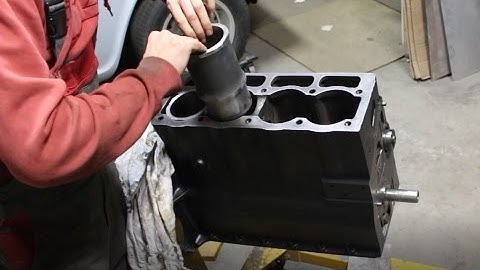 1964 TR4 Engine rebuild - part 3 - crank and liners