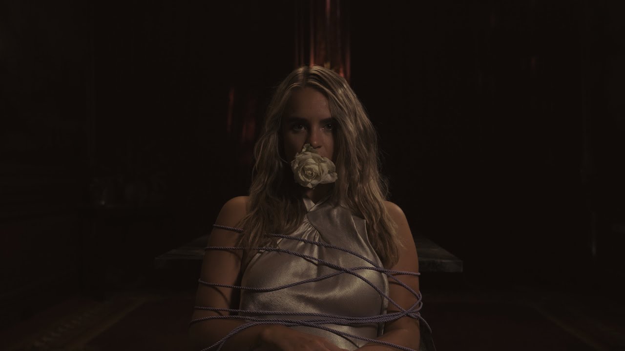 Nikki Milou - Tell her I said hi (Official Music Video)