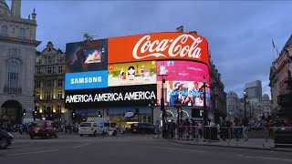 Alfredo Jaar’s “A Logo for America” in Piccadilly Circus