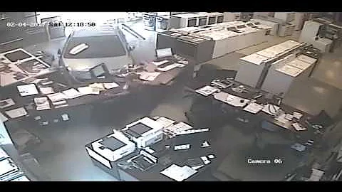 Car Crashes Through Maui Store | The Maui News