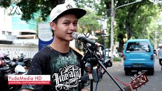 Hitam putih - Cover Sabian Nanda Cover Pengamen Jalanan Ganteng Indonesia Bikin Melting