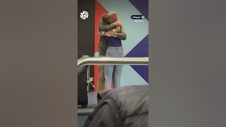 لحظات مؤثرة لشابة تعانق والدها بعد غياب أكثر من 3 سنوات ونصف بسبب جائحة كورونا