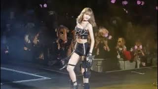 Blackpink, Lisa's solo in Sydney Australia.