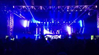 Showtek LIVE remix of " Knife Party - Internet Friends " Countdown Massive 2011 Tulare CA 12 31 11